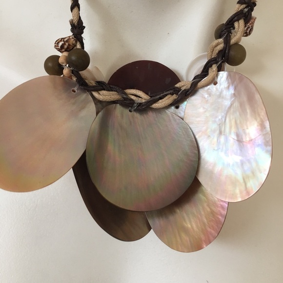 Beautiful handmade seashells necklace - Picture 5 of 15